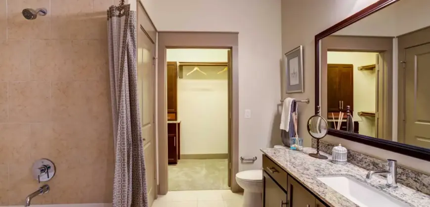 Caroline Uptown West