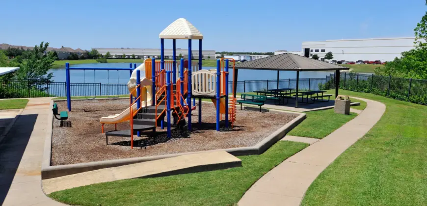 Crescent Cove At Lakepointe