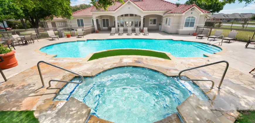 Crescent Cove At Lakepointe