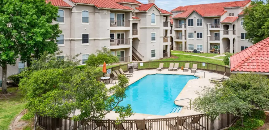 Crescent Cove At Lakepointe