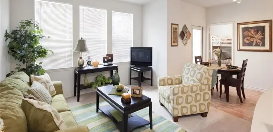 Encino Pointe