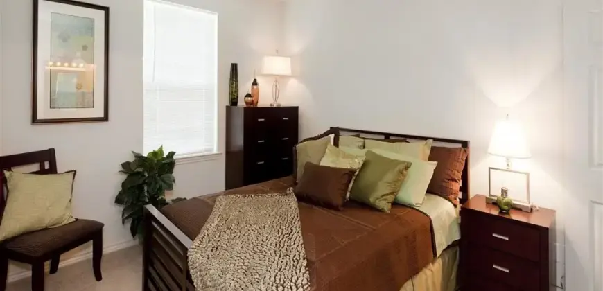 Encino Pointe