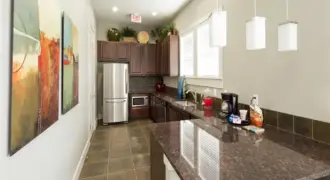 Encino Pointe