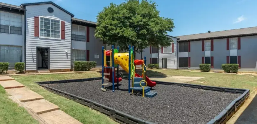 Flats At Brentwood