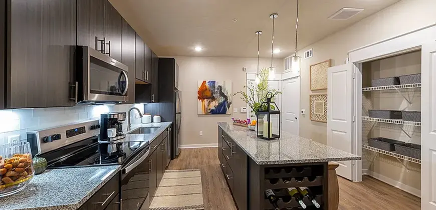 Imperial Oaks Square