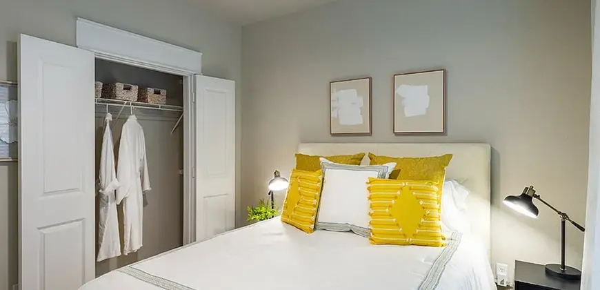 Imperial Oaks Square