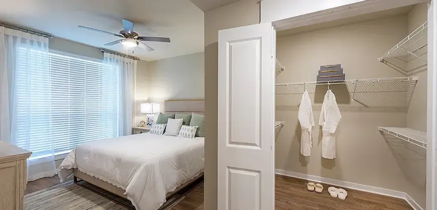 Imperial Oaks Square