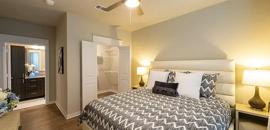 Imperial Oaks Square