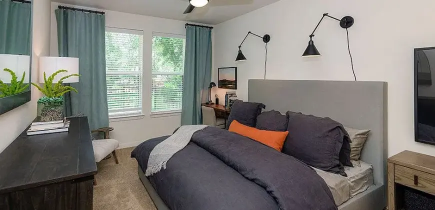 Lakeline Crossing II