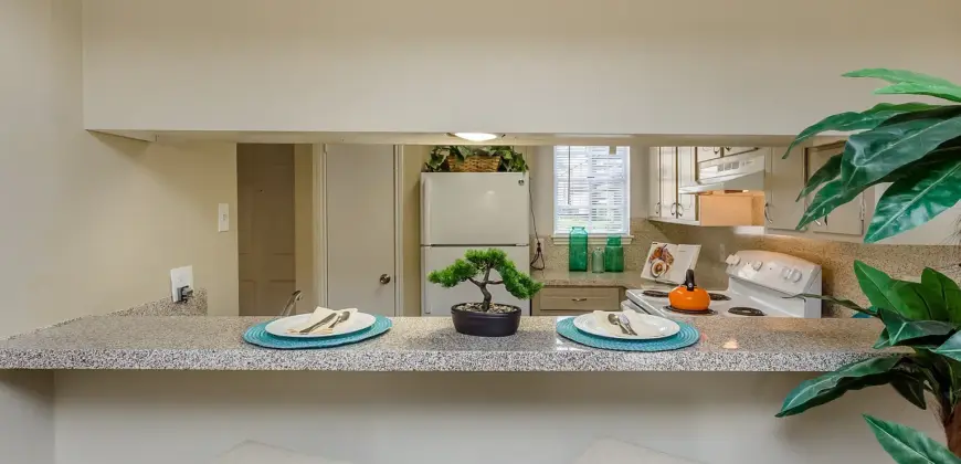 Las Velas At Hillcroft