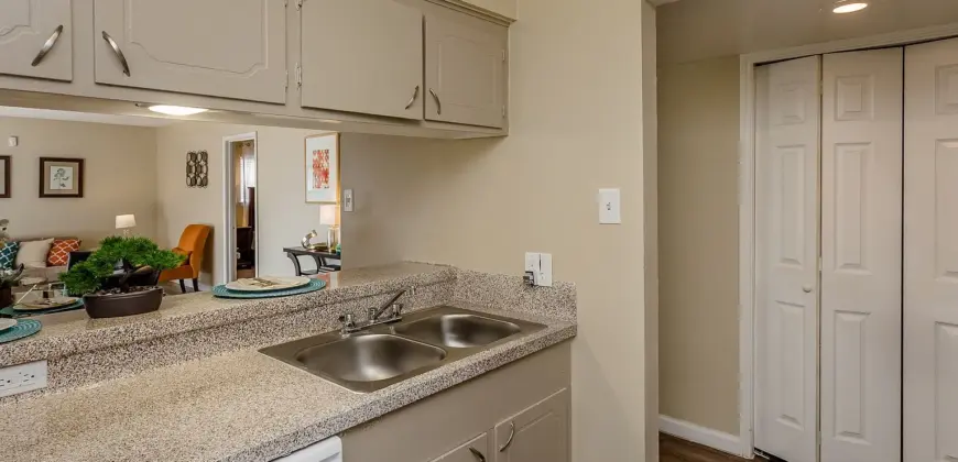 Las Velas At Hillcroft