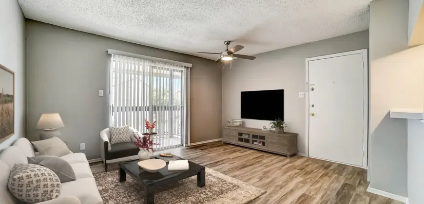 Peaks At Live Oak Place