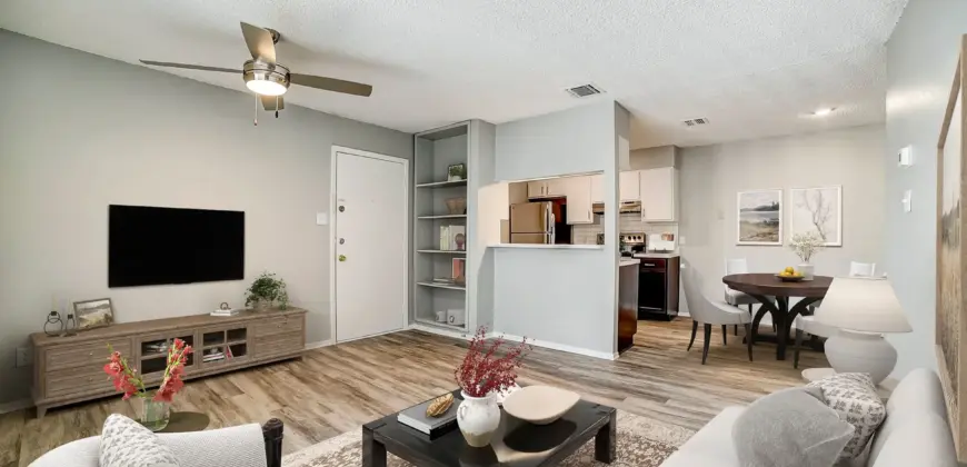 Peaks At Live Oak Place