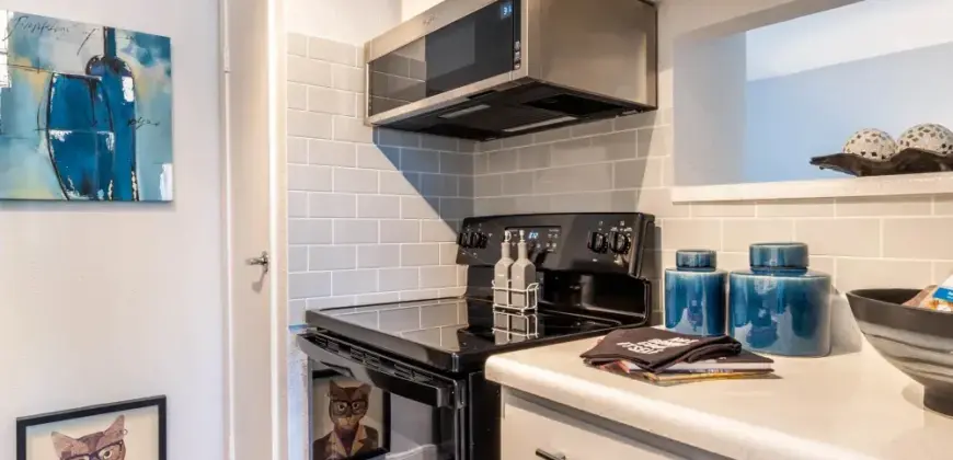 The Beverly At Clear Lake