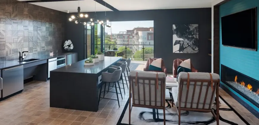 The Flats At River North