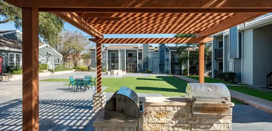 The Grove At Northwest Hills