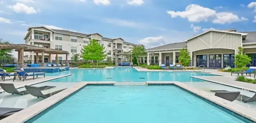 The Henry At Lake Houston