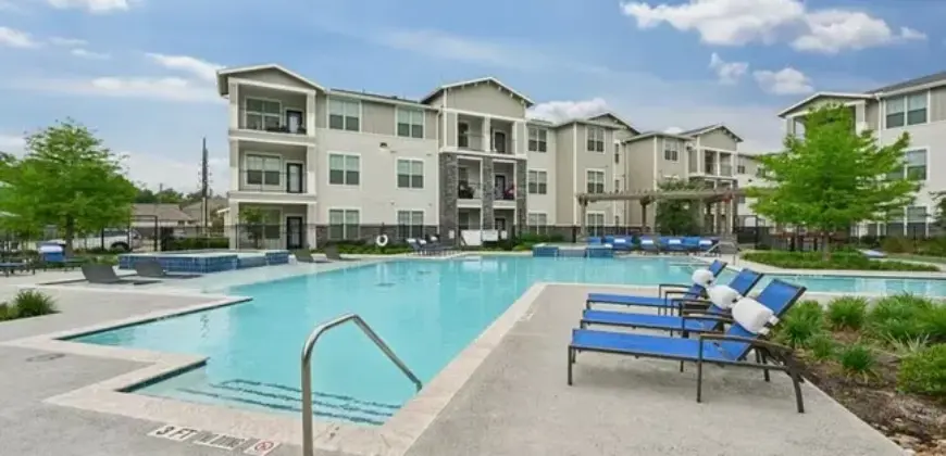 The Henry At Lake Houston