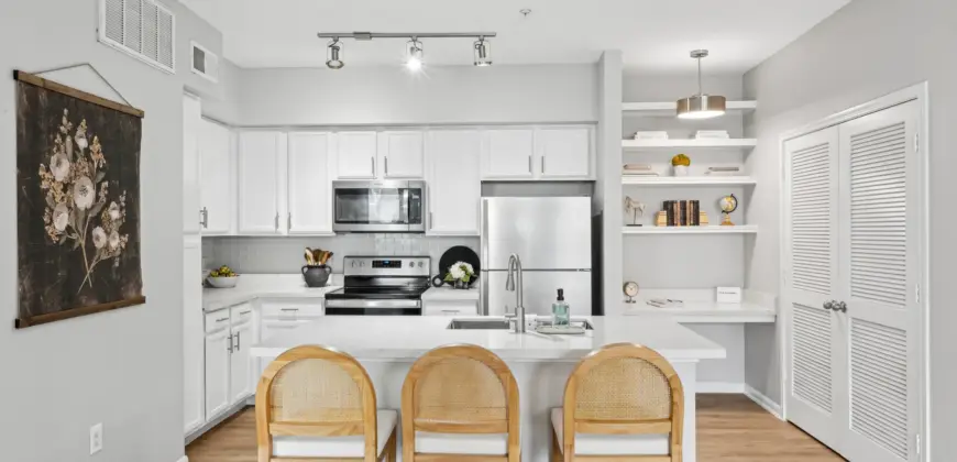 The Henry At Woodland Hills