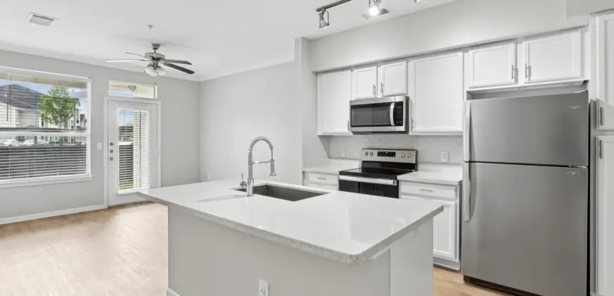 The Henry At Woodland Hills