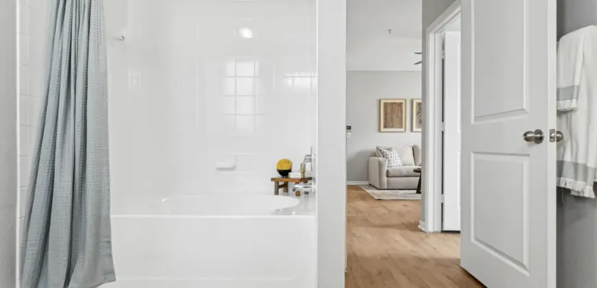 The Henry At Woodland Hills