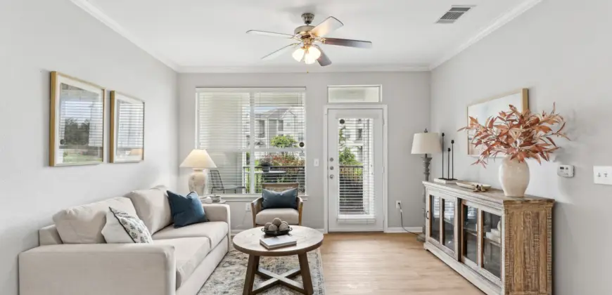 The Henry At Woodland Hills