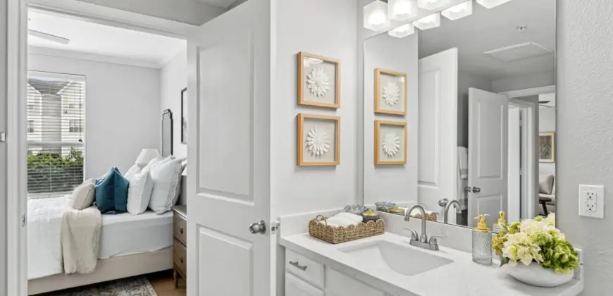 The Henry At Woodland Hills