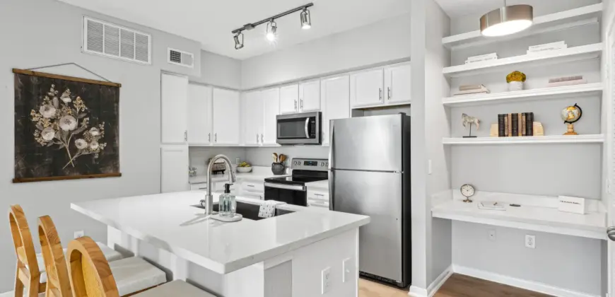 The Henry At Woodland Hills