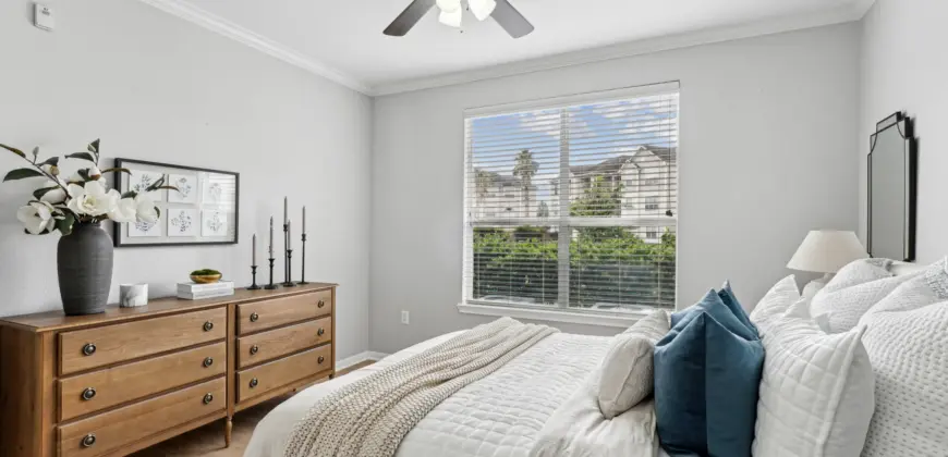 The Henry At Woodland Hills