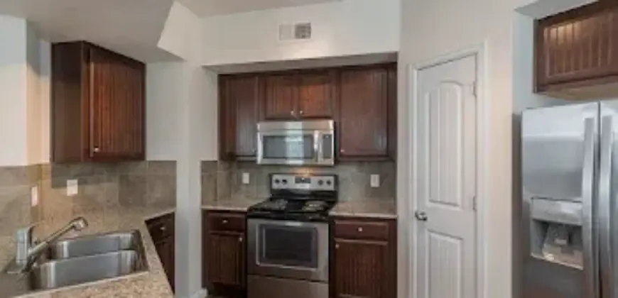 The Mansions At Hickory Creek