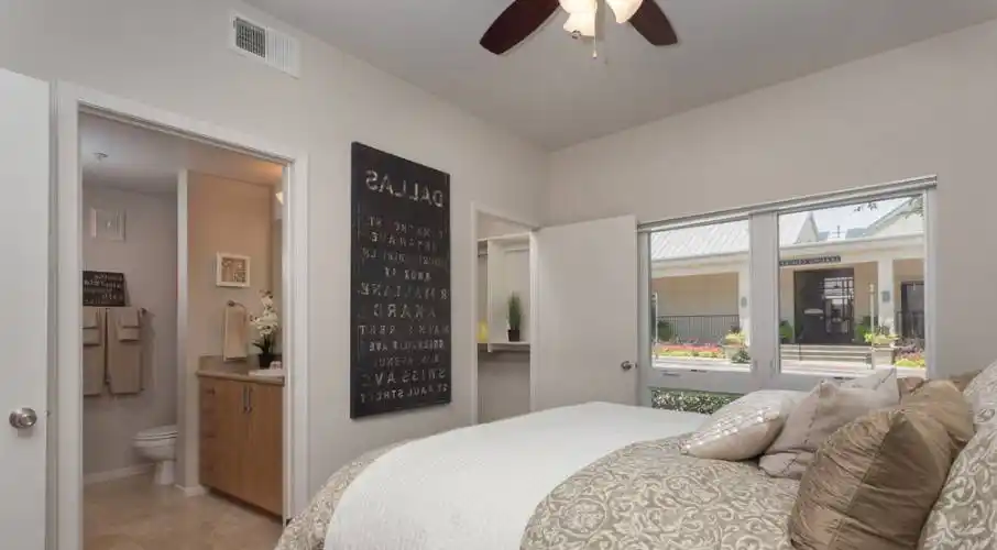 Rental by Apartment Wolf | Pavilion Townplace | 7700 Greenway Blvd, Dallas, TX 75209 | apartmentwolf.com