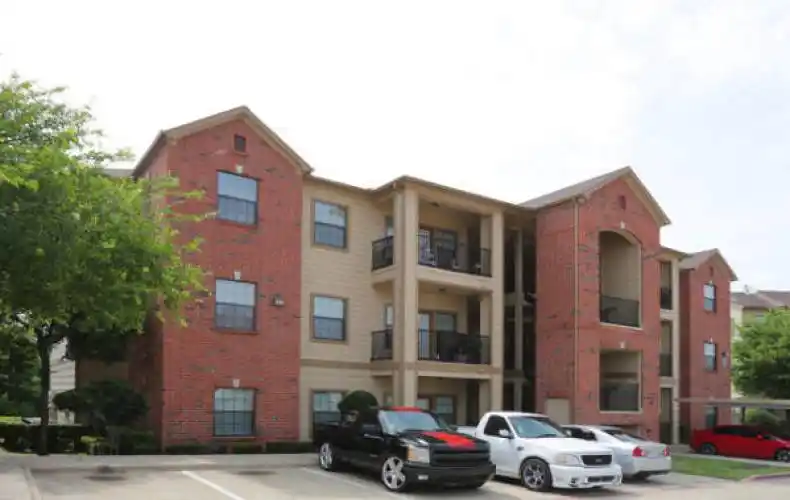 Rental by Apartment Wolf | Vistas at Pinnacle Park | 4599 W Davis St, Dallas, TX 75211 | apartmentwolf.com