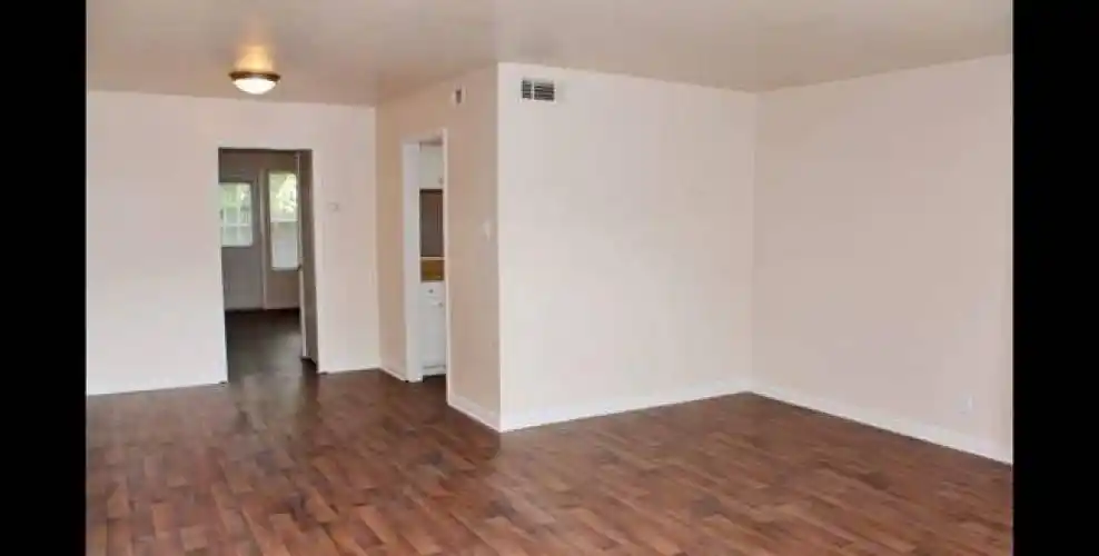 Rental by Apartment Wolf | Oak Hills Village | 1847 Babcock Rd, San Antonio, TX 78229 | apartmentwolf.com