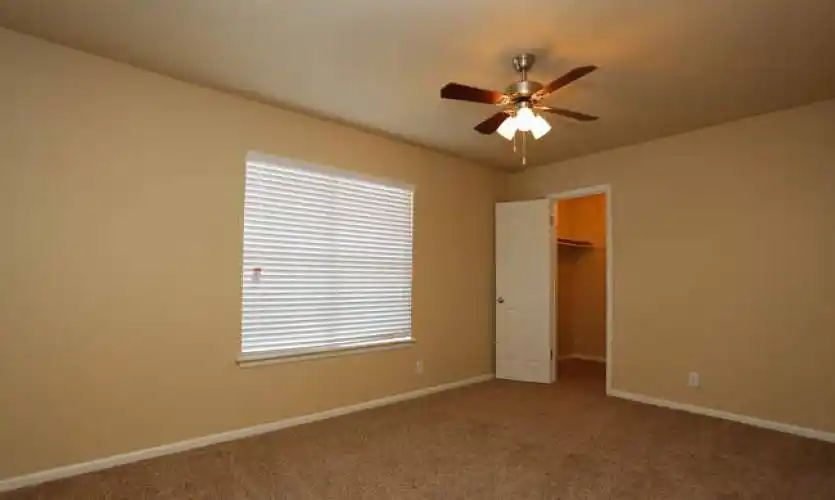 Rental by Apartment Wolf | Oak Hills Village | 1847 Babcock Rd, San Antonio, TX 78229 | apartmentwolf.com