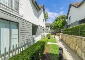 Rental by Apartment Wolf | Edge | 4041 Bluemel Rd, San Antonio, TX 78240 | apartmentwolf.com