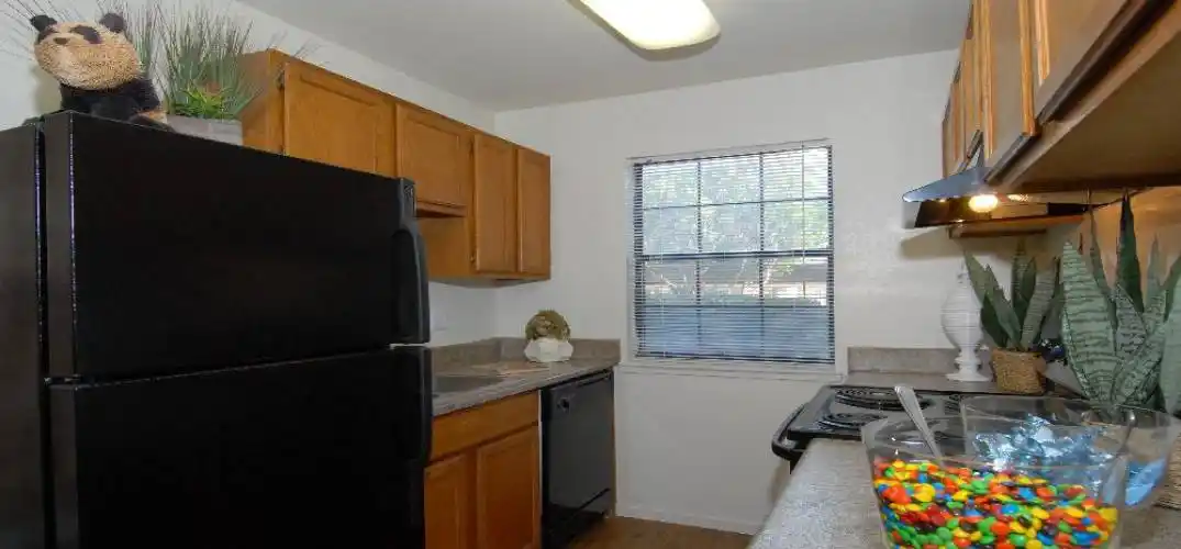 Rental by Apartment Wolf | MacArthur Park | 812 Kinwest, Irving, TX 75063 | apartmentwolf.com