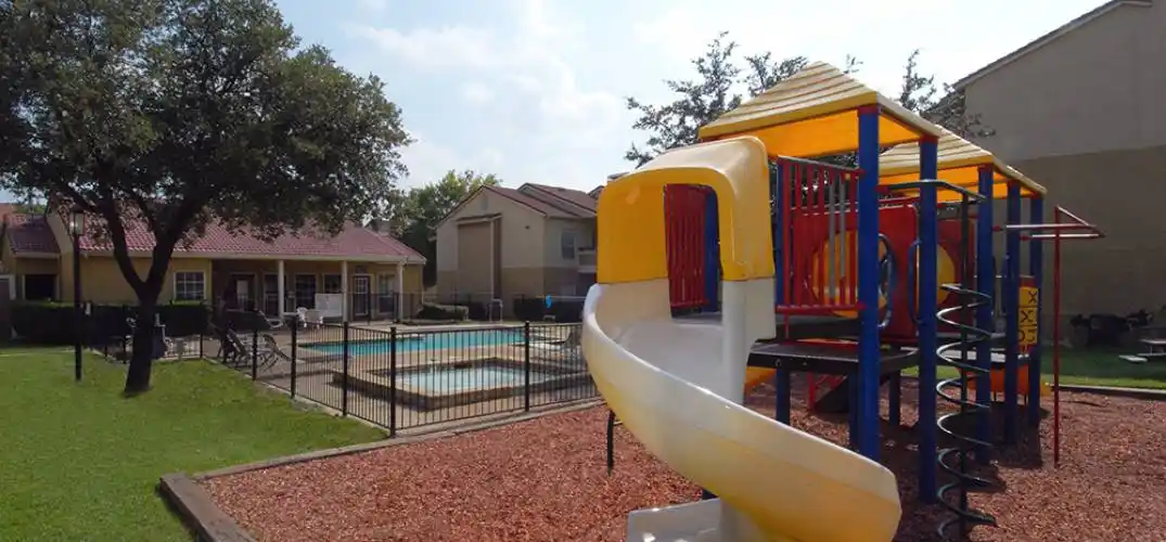 Rental by Apartment Wolf | Summerbend | 1301 Meadow Creek Cir, Irving, TX 75038 | apartmentwolf.com