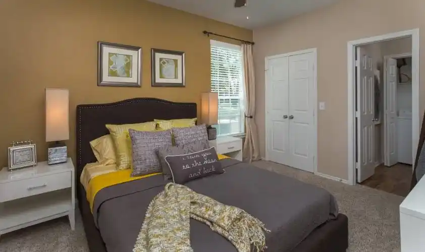 Rental by Apartment Wolf | Creekstone | 10440 Deerwood Rd, Houston, TX 77042 | apartmentwolf.com