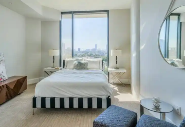 Rental by Apartment Wolf | The Residences at Kirby Collection | 3333 Lake St, Houston, TX 77098 | apartmentwolf.com