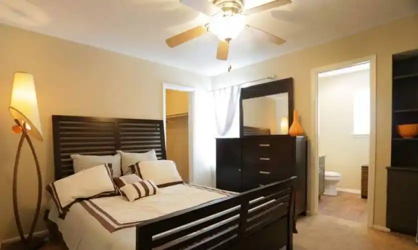 Rental by Apartment Wolf | Diamond Ridge | 5235 Glen Ridge Dr, San Antonio, TX 78229 | apartmentwolf.com