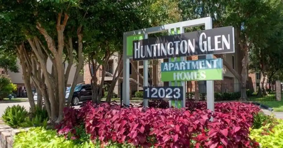 Rental by Apartment Wolf | Huntington Glen Apartments | 12023 Bissonnet St, Houston, TX 77099 | apartmentwolf.com