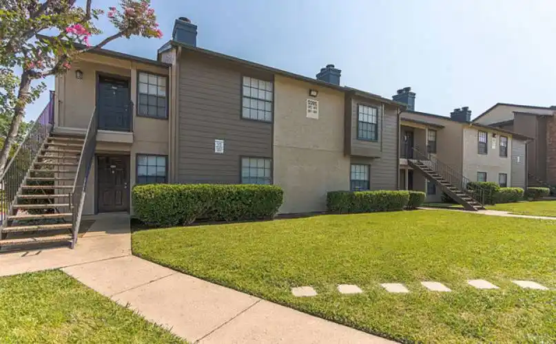 Rental by Apartment Wolf | Polaris & Sable Pointe | 4004 Block Dr, Irving, TX 75038 | apartmentwolf.com