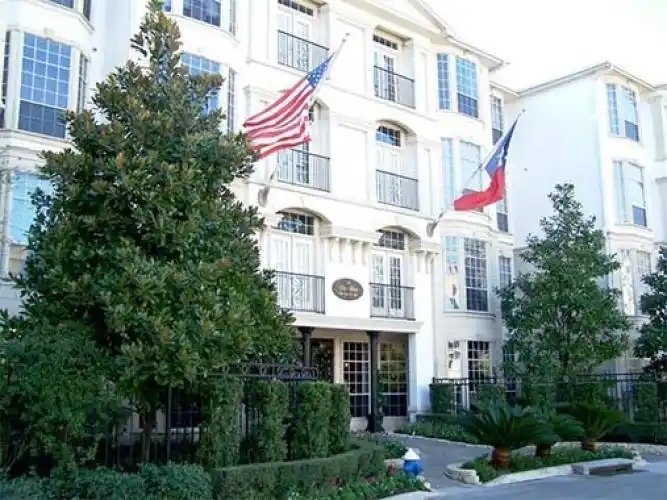 Rental by Apartment Wolf | The Left Bank at River Oaks | 5353 Memorial Dr, Houston, TX 77007 | apartmentwolf.com