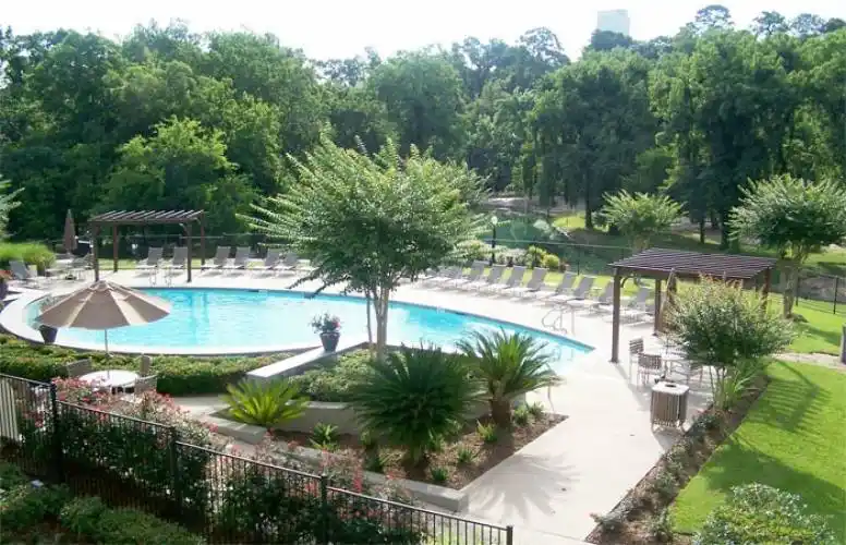 Rental by Apartment Wolf | The Left Bank at River Oaks | 5353 Memorial Dr, Houston, TX 77007 | apartmentwolf.com