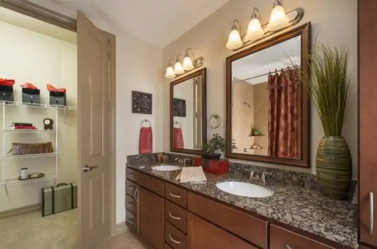 Rental by Apartment Wolf | Gables Villa Rosa | 2650-2650 Cedar Springs Rd, Dallas, TX 75201 | apartmentwolf.com