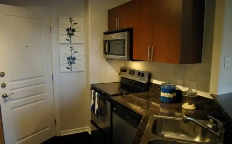 Rental by Apartment Wolf | Verona | 13330 Noel Rd, Dallas, TX 75240 | apartmentwolf.com