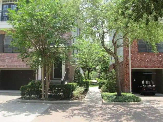 Rental by Apartment Wolf | Village on Memorial Townhouses | 15200 Memorial Dr, Houston, TX 77079 | apartmentwolf.com