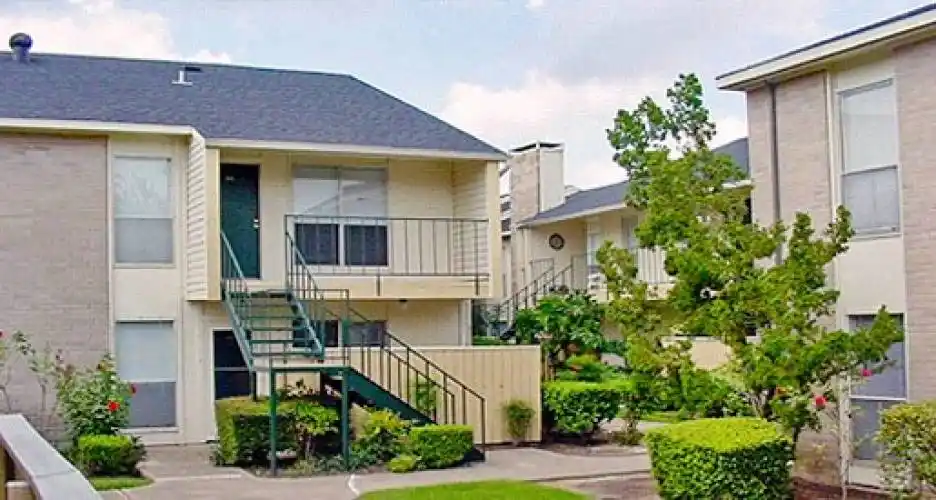 Rental by Apartment Wolf | Carlyle Place Apartments | 1751 Babcock Rd, San Antonio, TX 78229 | apartmentwolf.com