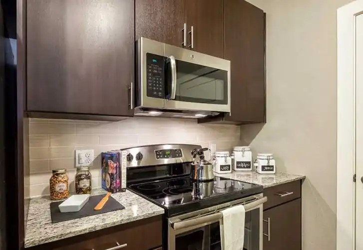 Rental by Apartment Wolf | Amli Campion Trail | 777 Lake Carolyn Pky, Irving, TX 75039 | apartmentwolf.com