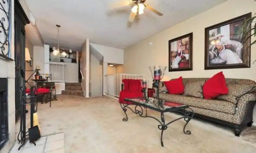 Rental by Apartment Wolf | The Brownstone Townhomes | 400 Pecan Bend Dr, Bedford, TX 76022 | apartmentwolf.com